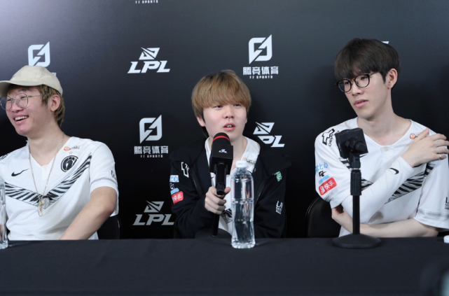 现得游刃有 现得游刃有