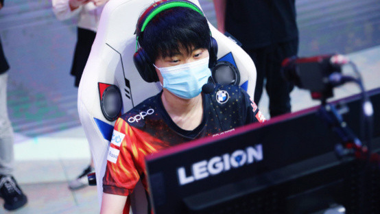 在分析霍勒 在分析霍勒